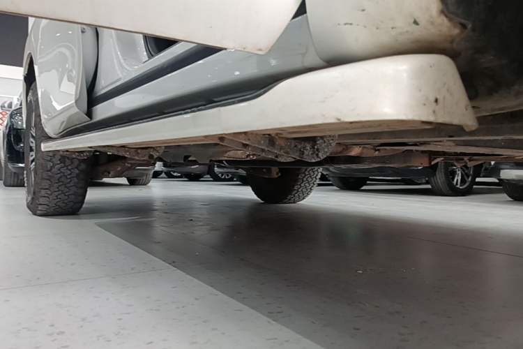 Used Nissan Patrol 2019 Y62 4.0L SE-T1 Middle East Right Side Sill