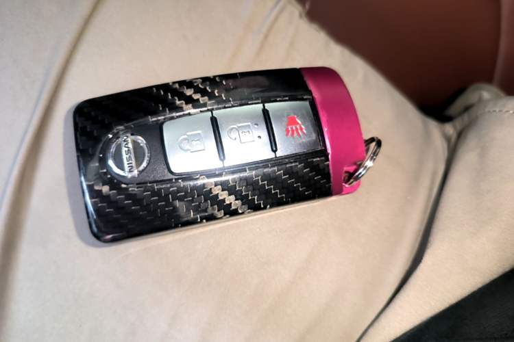 Used Nissan Patrol 2019 Y62 4.0L SE-T1 Middle East Vehicle Key