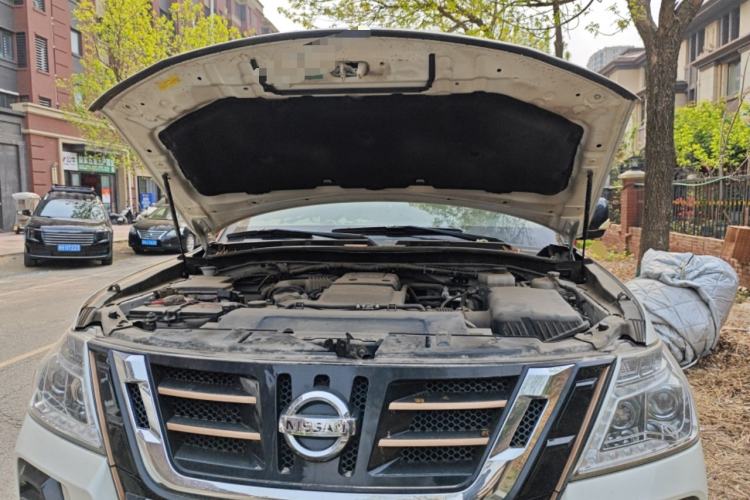 Used Nissan Patrol  Engine Bay