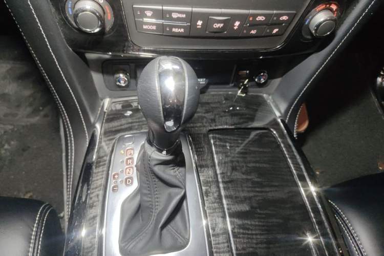 Used Nissan Patrol 2020 Y62 4.0 XE Middle East Gear Lever