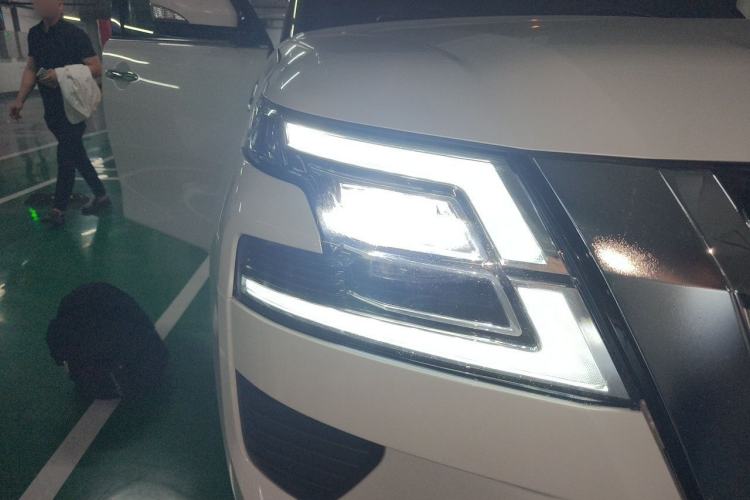 Used Nissan Patrol  Right Front Headlight