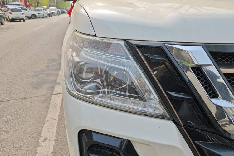 Used Nissan Patrol  Right Front Headlight