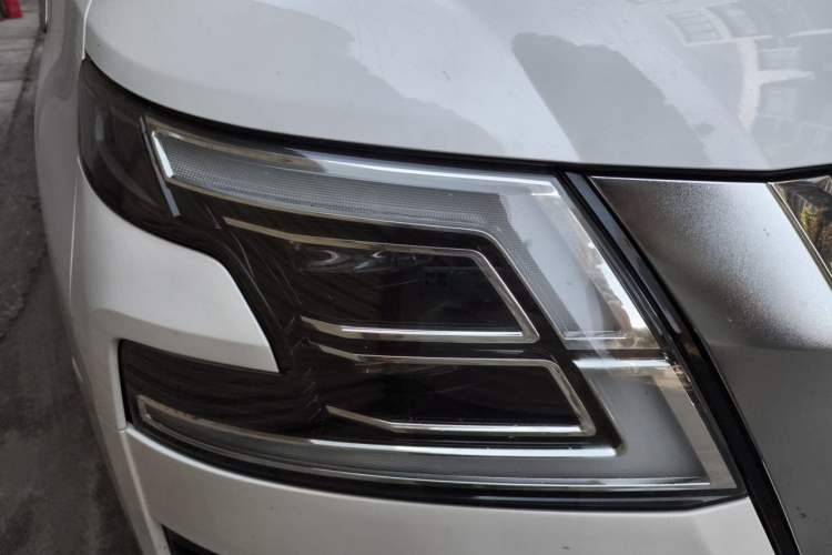 Used Nissan Patrol  Right Front Headlight