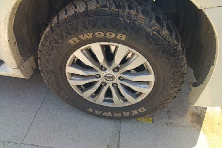 Used Nissan Patrol  Right Front Wheel Hub