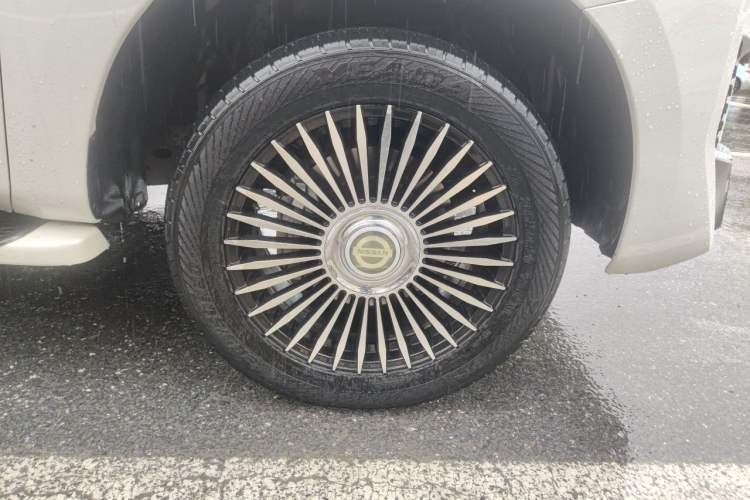 Used Nissan Patrol 2020 Y62 4.0 XE Middle East Right Front Wheel Hub