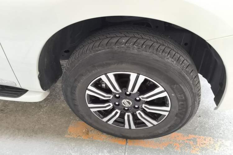 Used Nissan Patrol  Right Front Wheel Hub