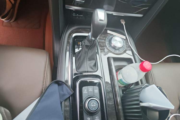 Used Nissan Patrol 2023 ARMADA 5.6L Invincible Fleet Flagship Edition Gear Lever