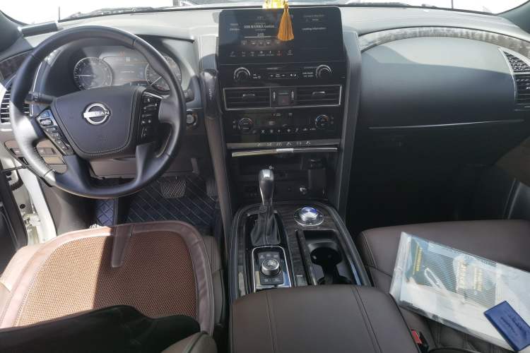 Used Nissan Patrol 2023 ARMADA 5.6L U.S.-Spec Model Center Console