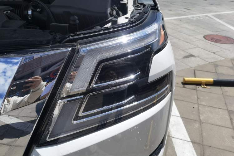 Used Nissan Patrol 2023 ARMADA 5.6L U.S.-Spec Model Engine Bay Left