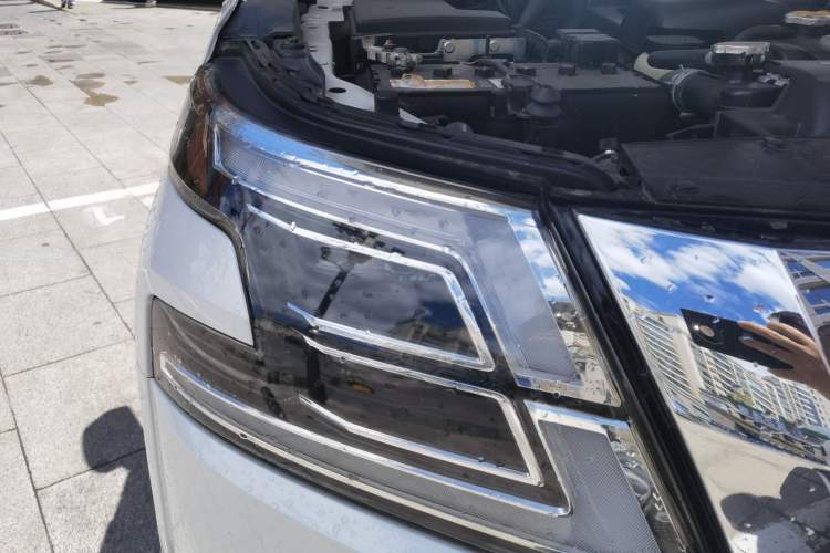 Used Nissan Patrol 2023 ARMADA 5.6L U.S.-Spec Model Engine Bay Right