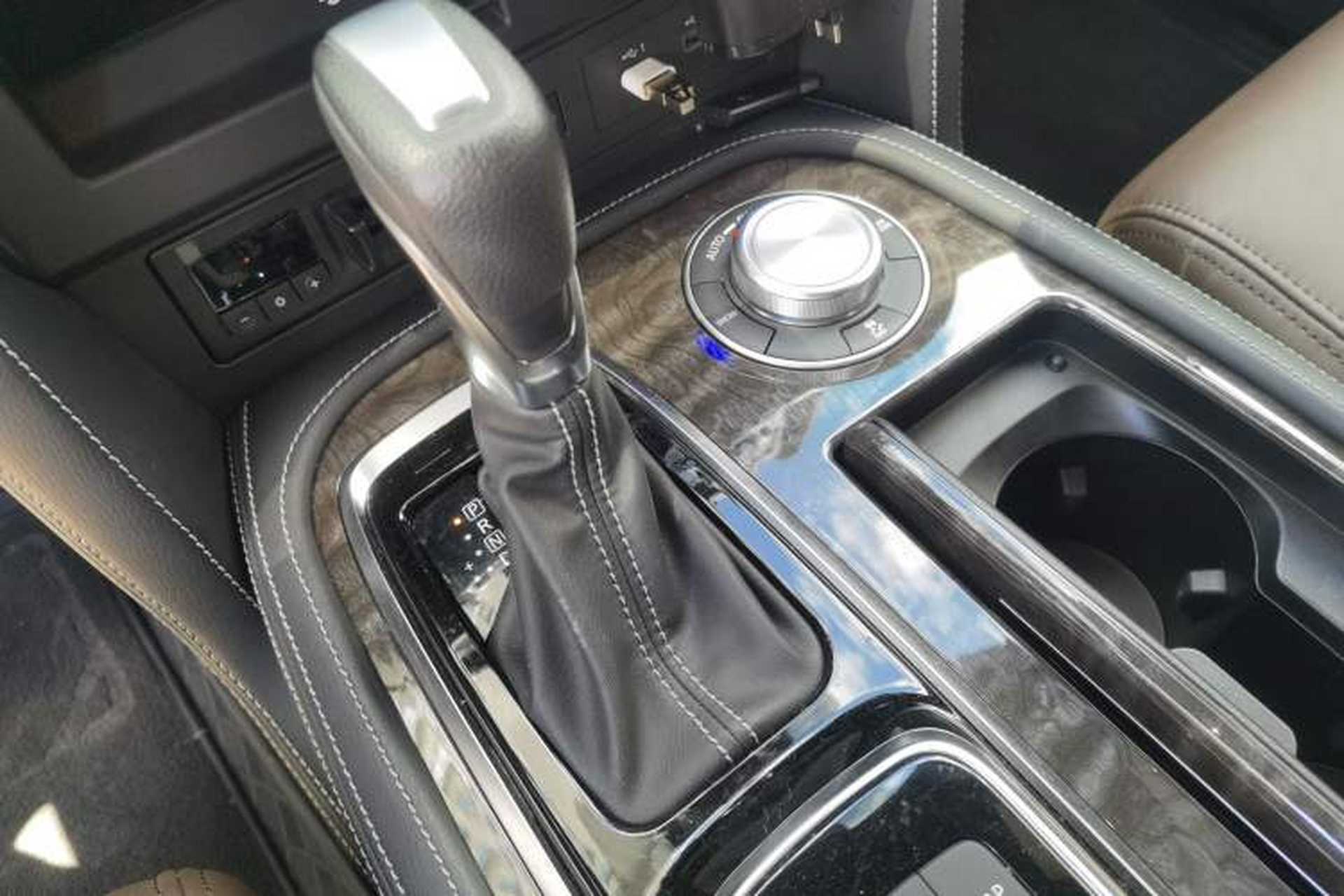 Used Nissan Patrol 2023 ARMADA 5.6L U.S.-Spec Model Gear Lever