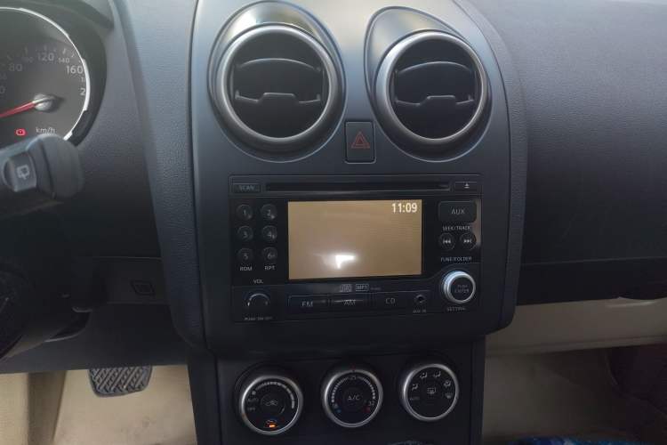 Used Nissan Qashqai 2008 20X LE CVT 2WD Audio And AC Panel