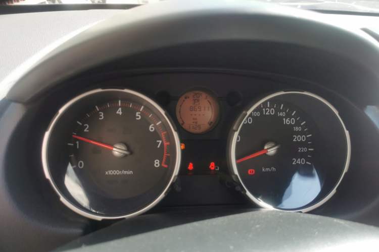 Used Nissan Qashqai 2010 20X LE CVT 2WD Odometer Close Up