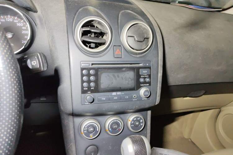 Used Nissan Qashqai 2010 20X LE CVT 2WD Audio And AC Panel