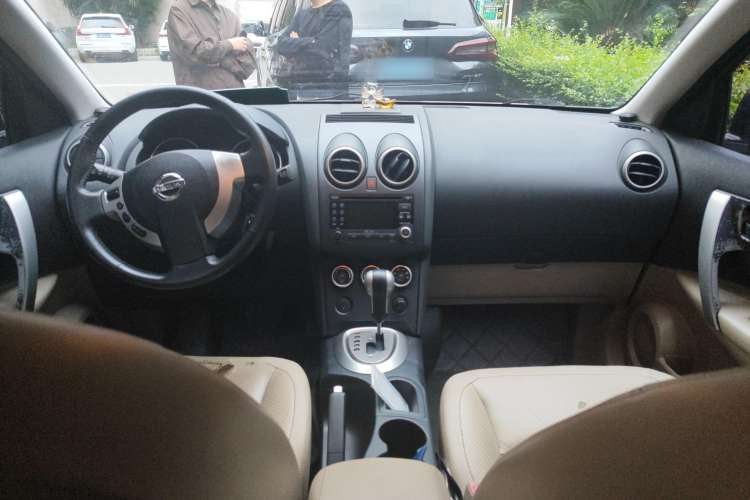 Used Nissan Qashqai 2010 20X LE CVT 2WD Center Console