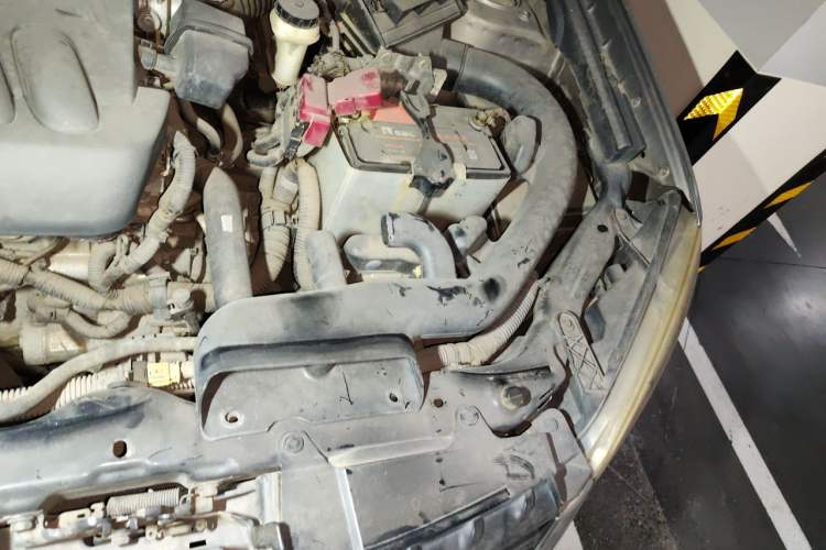 Used Nissan Qashqai 2010 20X LE CVT 2WD Engine Bay Left