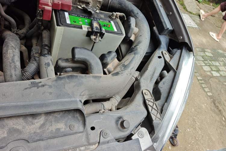 Used Nissan Qashqai 2010 20X LE CVT 2WD Engine Bay Left