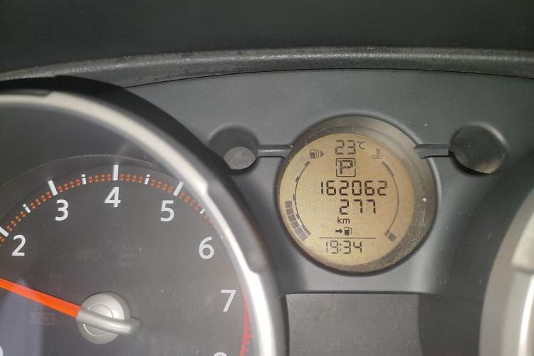 Used Nissan Qashqai 2010 20X LE CVT 2WD Odometer Close Up