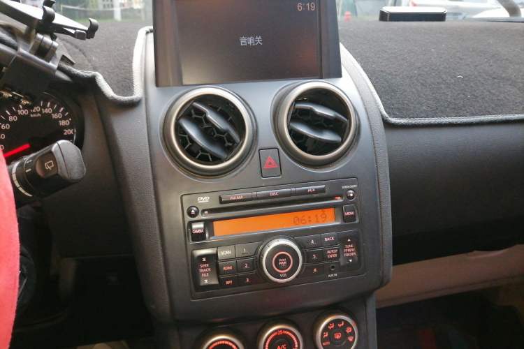 Used Nissan Qashqai 2010 20XFOUR Dragon CVT 4WD Audio And AC Panel