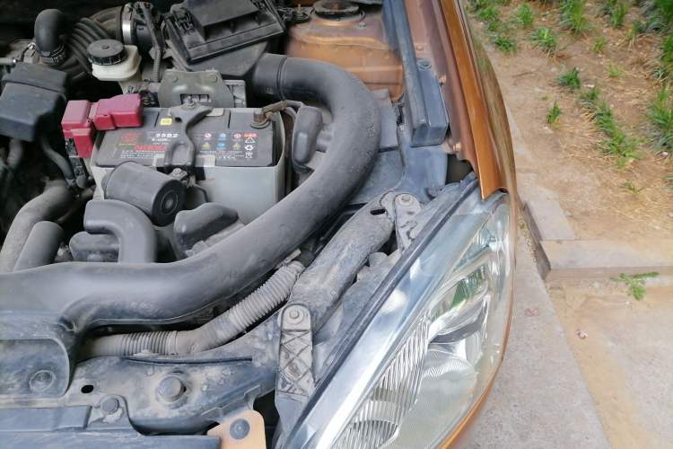 Used Nissan Qashqai 2010 20XFOUR Dragon CVT 4WD Engine Bay Left