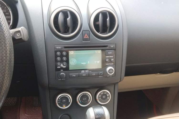 Used Nissan Qashqai 2010 20S Fire CVT 2WD Audio And AC Panel