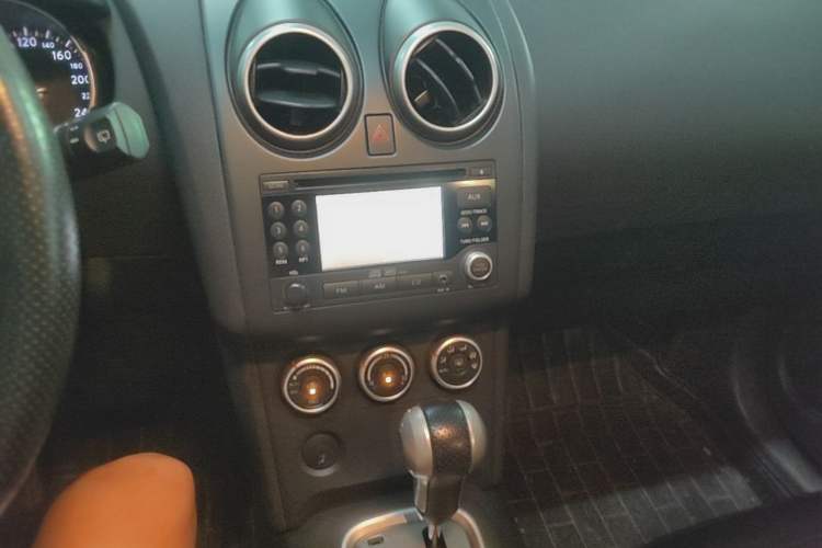 Used Nissan Qashqai 2010 20X LE CVT 2WD Audio And AC Panel