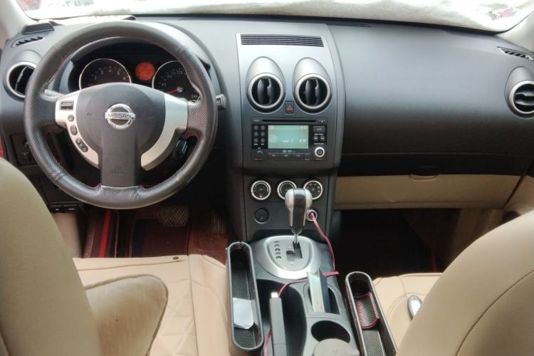 Used Nissan Qashqai 2010 20S Fire CVT 2WD Center Console