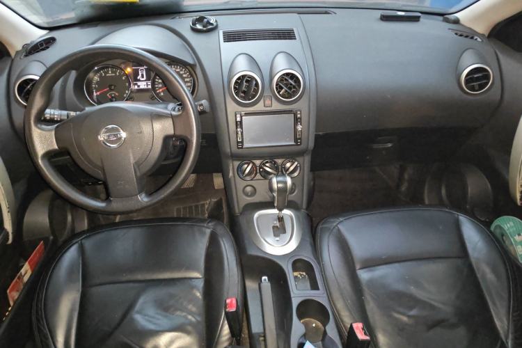 Used Nissan Qashqai 2010 20S Fire CVT 2WD Center Console