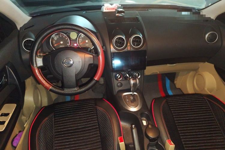 Used Nissan Qashqai 2010 20S Fire CVT 2WD Center Console