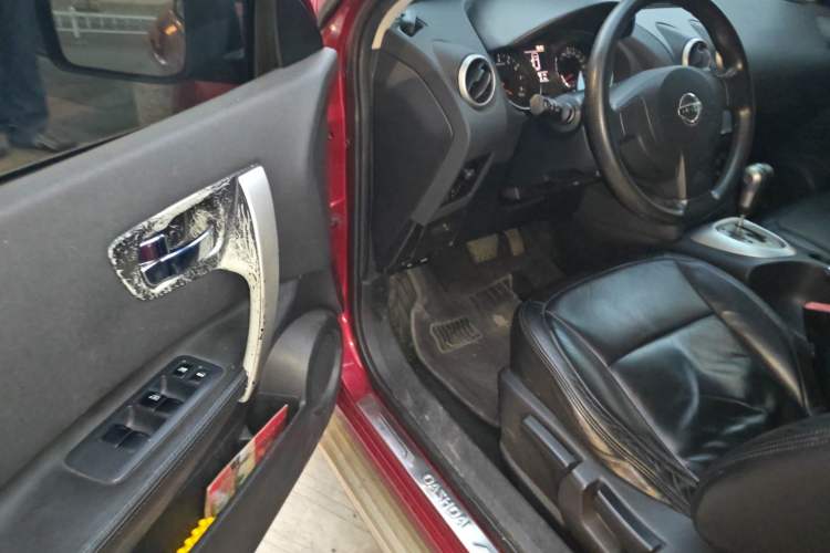 Used Nissan Qashqai 2010 20S Fire CVT 2WD Driver Seat