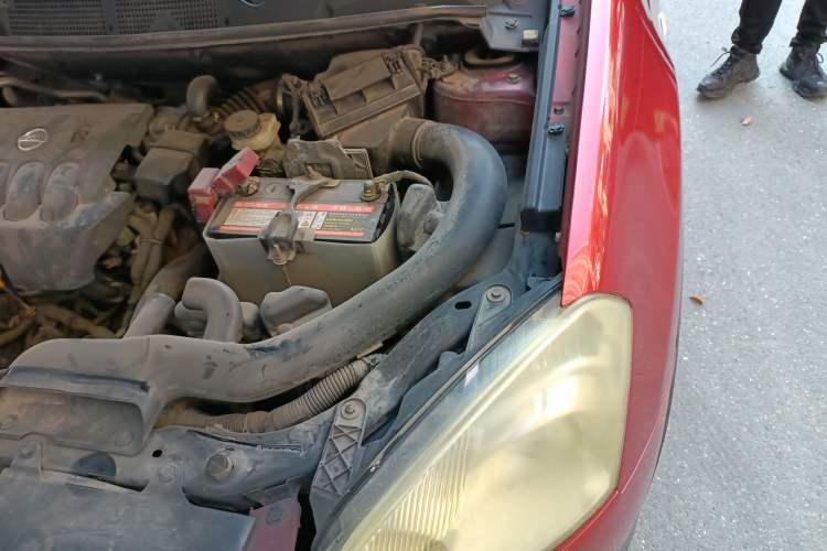 Used Nissan Qashqai 2010 20XFOUR Dragon CVT 4WD Engine Bay Left