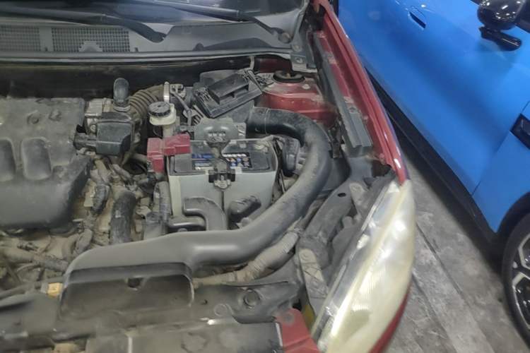 Used Nissan Qashqai 2010 20X LE CVT 2WD Engine Bay Left