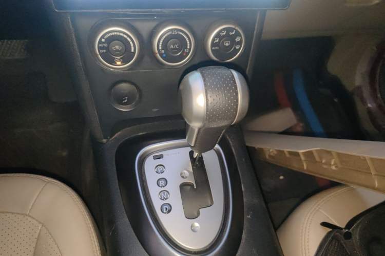 Used Nissan Qashqai 2010 20X LE CVT 2WD Gear Lever