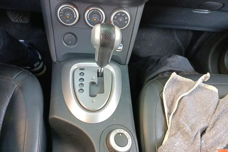 Used Nissan Qashqai 2010 20XFOUR Dragon CVT 4WD Gear Lever