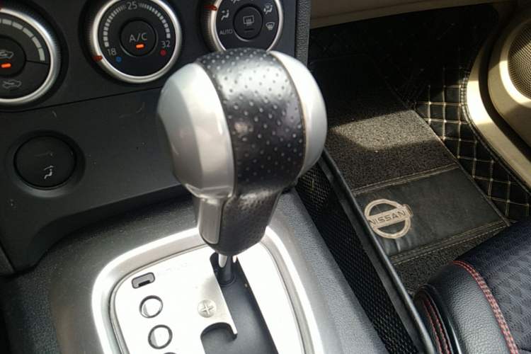 Used Nissan Qashqai 2010 20X LE CVT 2WD Gear Lever