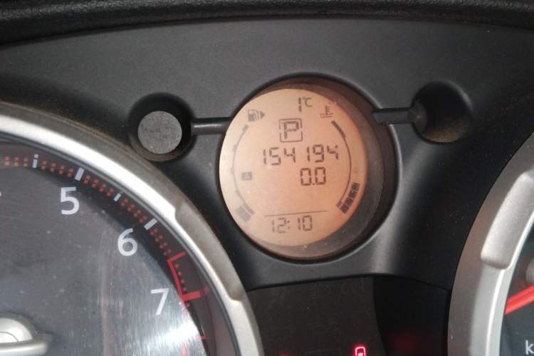 Used Nissan Qashqai 2010 20S Fire CVT 2WD Odometer Close Up