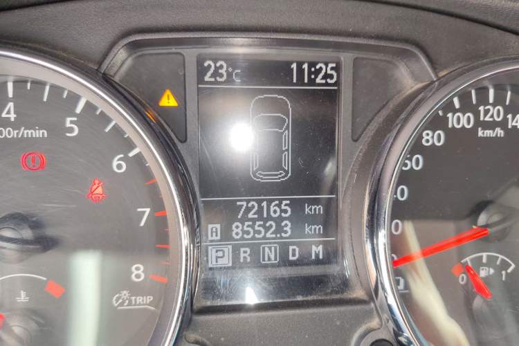 Used Nissan Qashqai 2010 20X LE CVT 2WD Odometer Close Up
