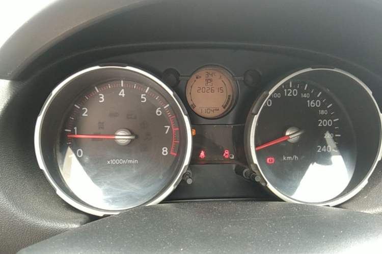 Used Nissan Qashqai 2010 20X LE CVT 2WD Odometer Close Up