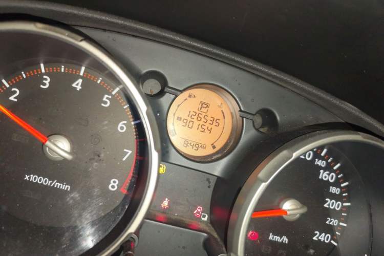 Used Nissan Qashqai 2010 20S Fire CVT 2WD Odometer Close Up