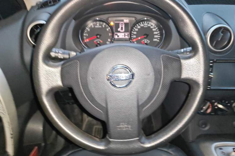 Used Nissan Qashqai 2010 20S Fire CVT 2WD Steering Wheel