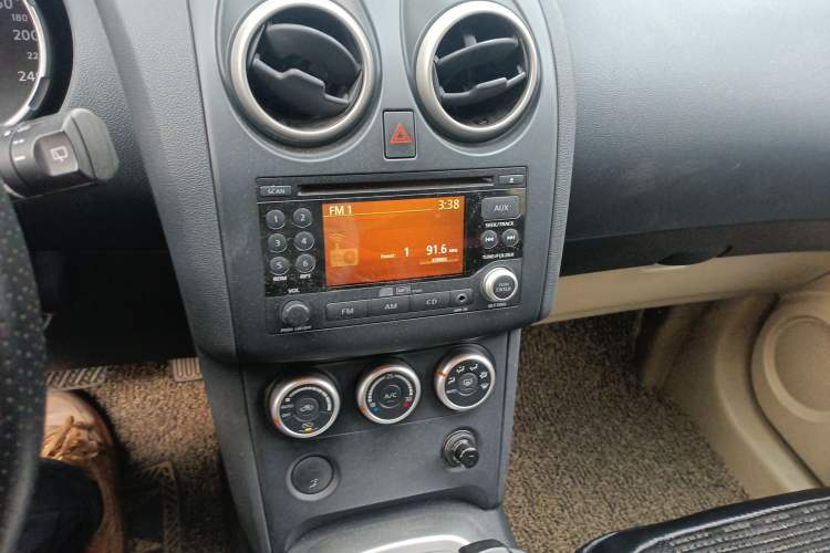 Used Nissan Qashqai 2010 20X LE CVT 2WD Audio And AC Panel