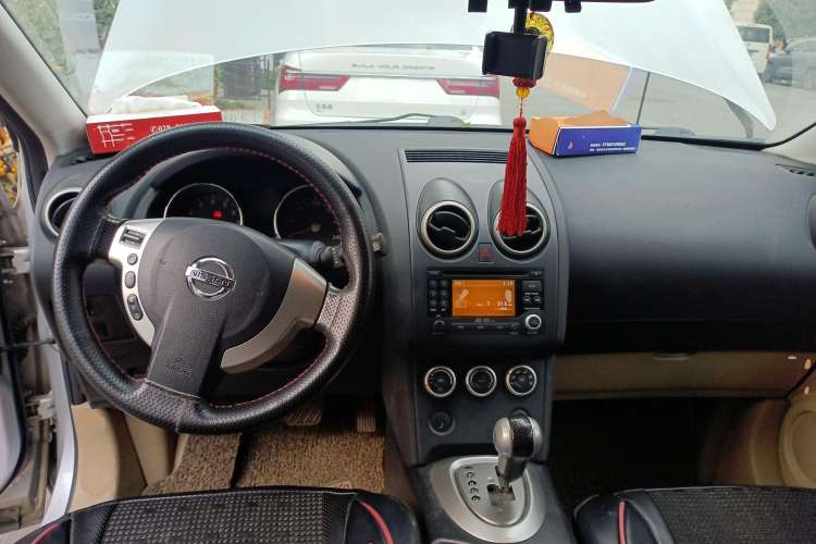 Used Nissan Qashqai 2010 20X LE CVT 2WD Center Console