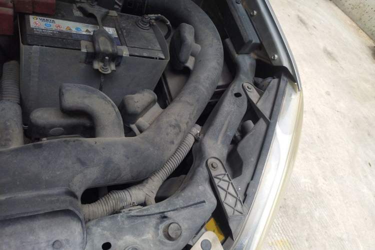 Used Nissan Qashqai 2010 20X LE CVT 2WD Engine Bay Left