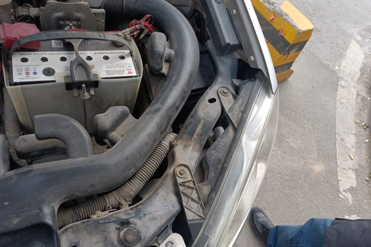 Used Nissan Qashqai 2010 20X LE CVT 2WD Engine Bay Left