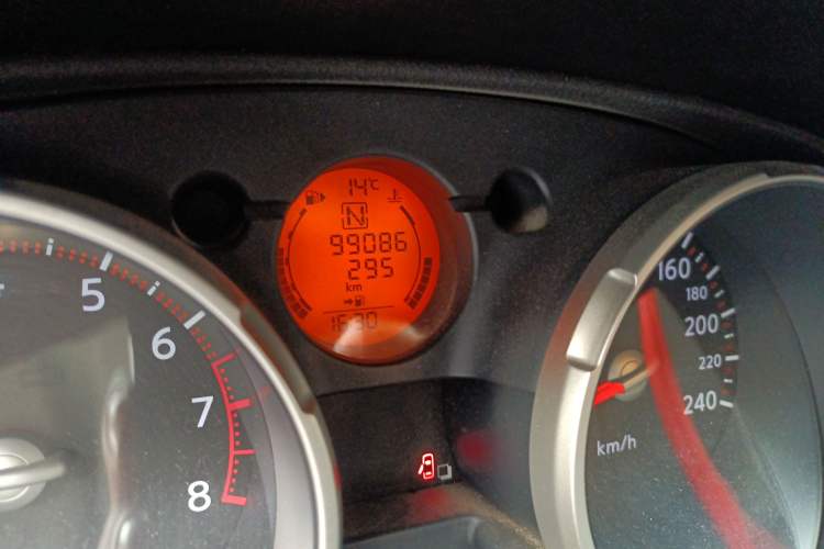 Used Nissan Qashqai 2010 20X LE CVT 2WD Odometer Close Up