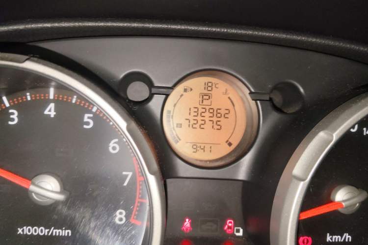 Used Nissan Qashqai 2010 20X LE CVT 2WD Odometer Close Up