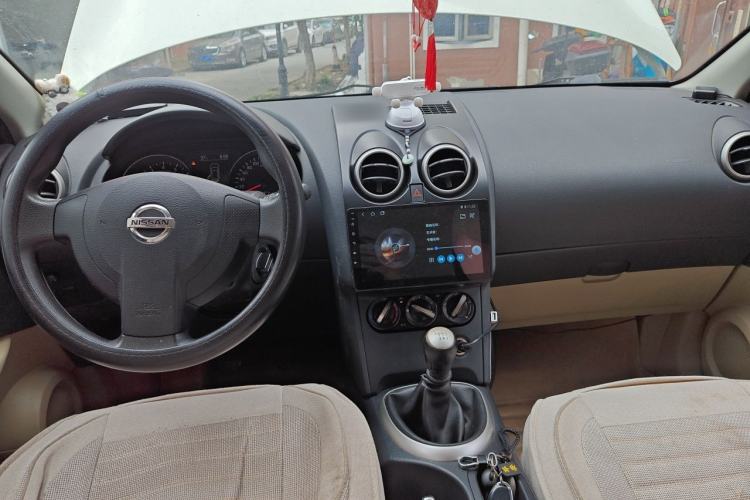 Used Nissan Qashqai 2010 20S Fire 6MT 2WD Center Console