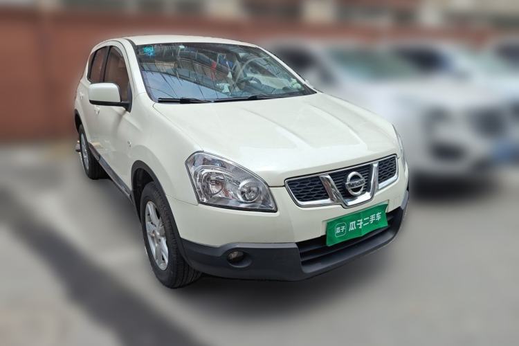 Used Nissan Qashqai 2010 20S Fire 6MT 2WD Front Right 45 Deg
