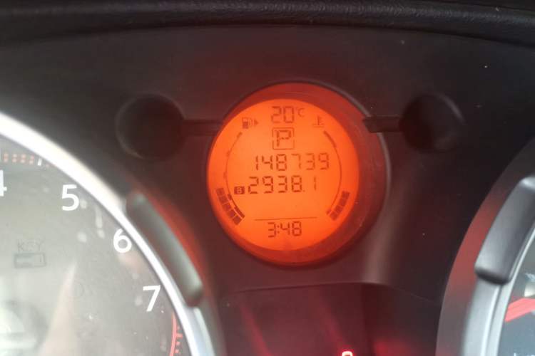 Used Nissan Qashqai 2010 20X LE CVT 2WD Odometer Close Up
