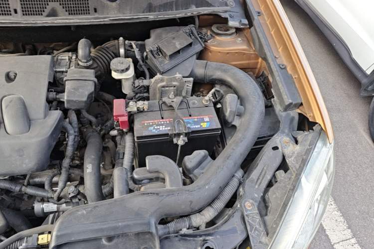 Used Nissan Qashqai 2010 20XFOUR Dragon CVT 4WD Engine Bay Left